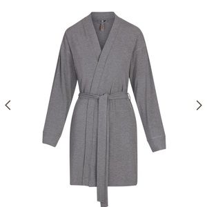 Skims soft lounge robe grey size small